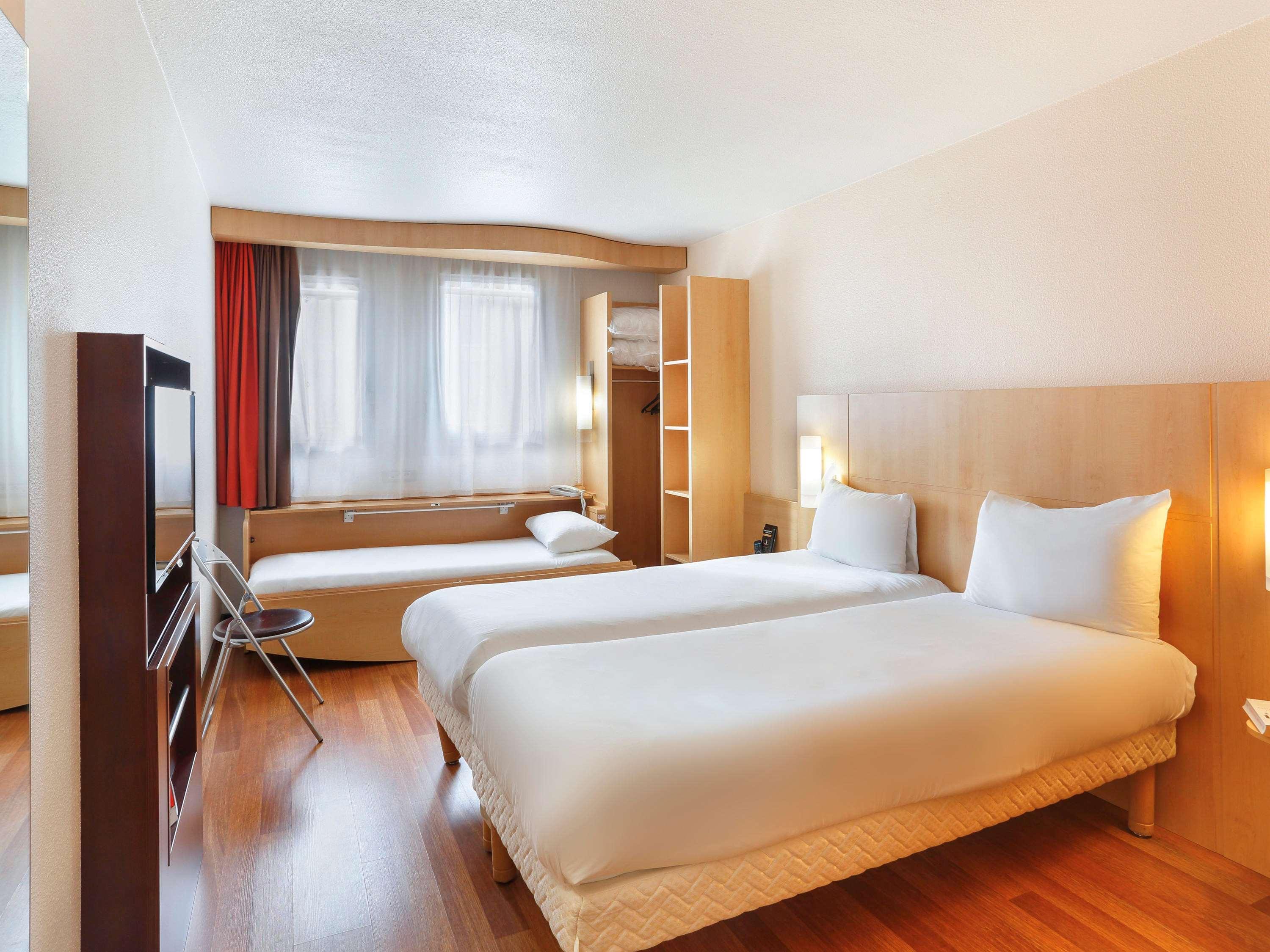 Ibis Etampes Hotel Exterior photo